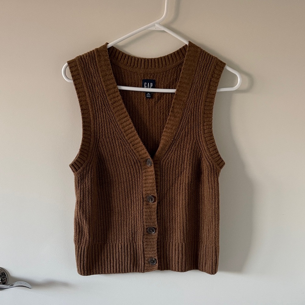 GAP Women's Tan Sweater Vest